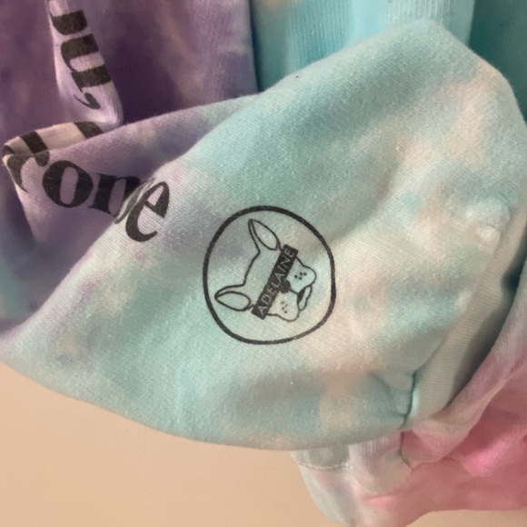 adelaine morin official - Picture 1 of 3